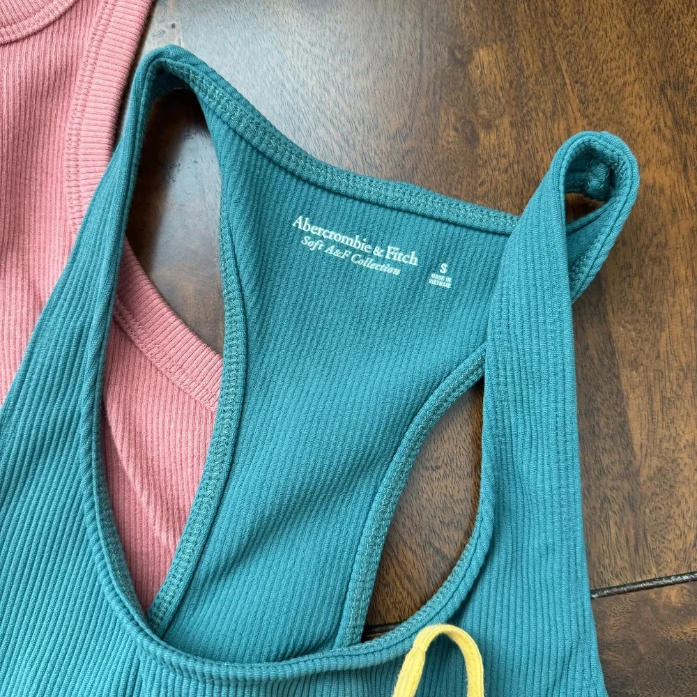 Abercrombie and Fitch Tank Bundle XS/S - Picture 6 of 11
